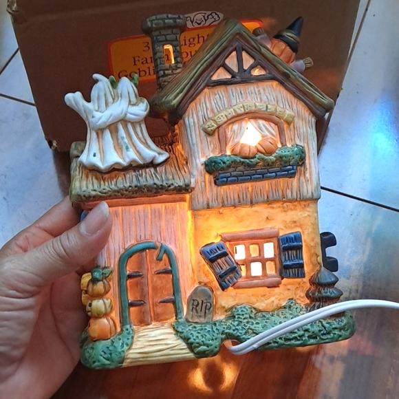 ABC Distributing 3 pieces Halloween Porcelain Farmhouse Goblin Guesthouse - Picture 4 of 7